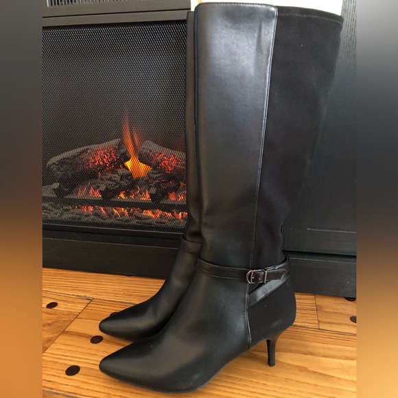 Heeled boots - Picture 2 of 3